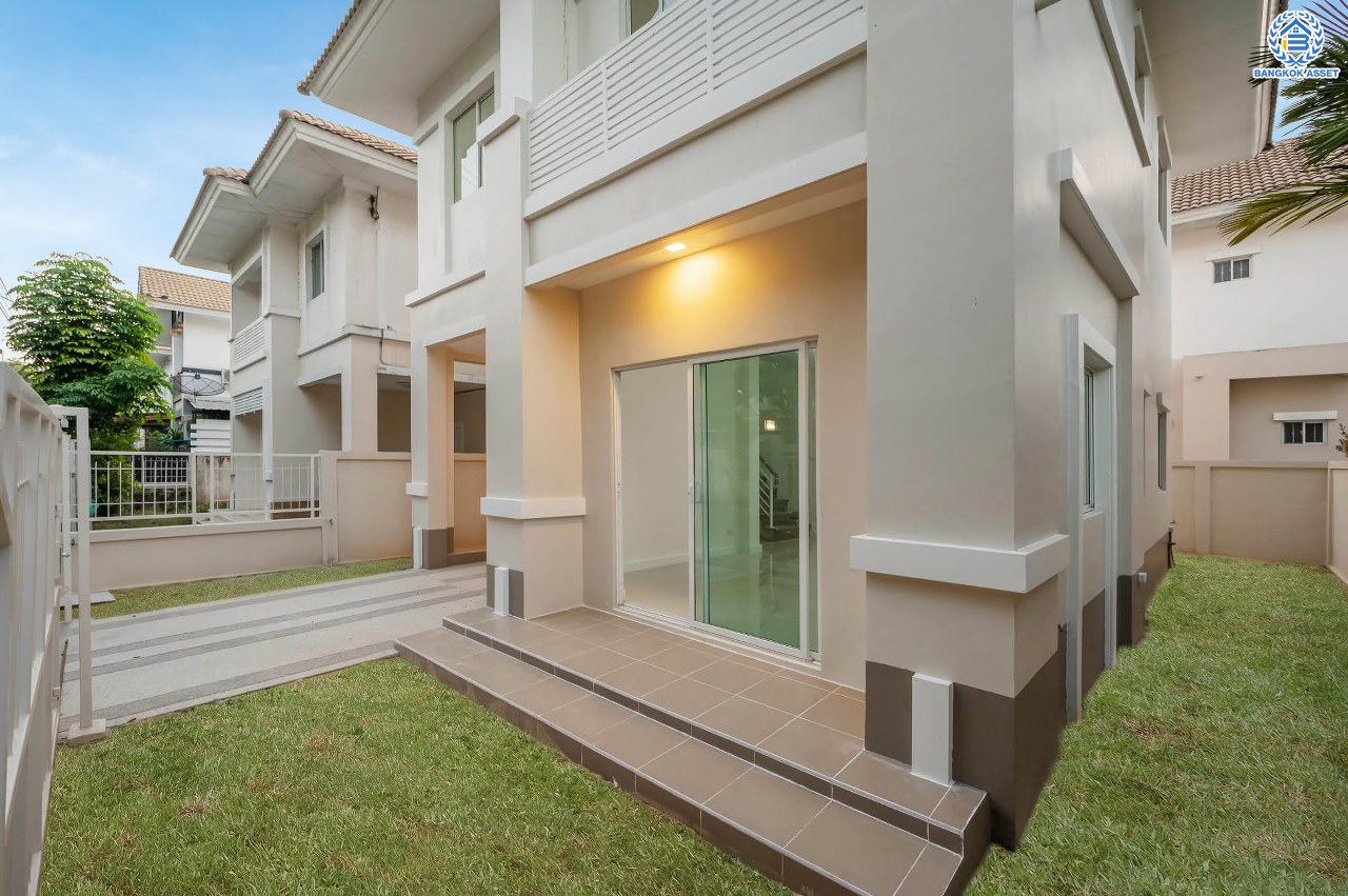 บ้านมือสองตกแต่งใหม่ โครงการ แลนซิโอ วงแหวน-ปิ่นเกล้า เนื้อที่ 37.3 ตร.ว. พื้นที่ใช้สอย 109.33 ตร.ม. พร้อมฟังก์ชัน 3 ห้องนอน 2 ห้องน้ำ จอดรถได้ 1 คัน บนทำเลเดินทางสะดวก ใกล้ถนนกาญจนาภิเษก เข้า-ออกได้หลายเส้นทาง ใกล้จุดขึ้นทางด่วน "ศรีรัช" และรถไฟฟ้าสายสีม่วง "สถานีสามแยกบางใหญ่"